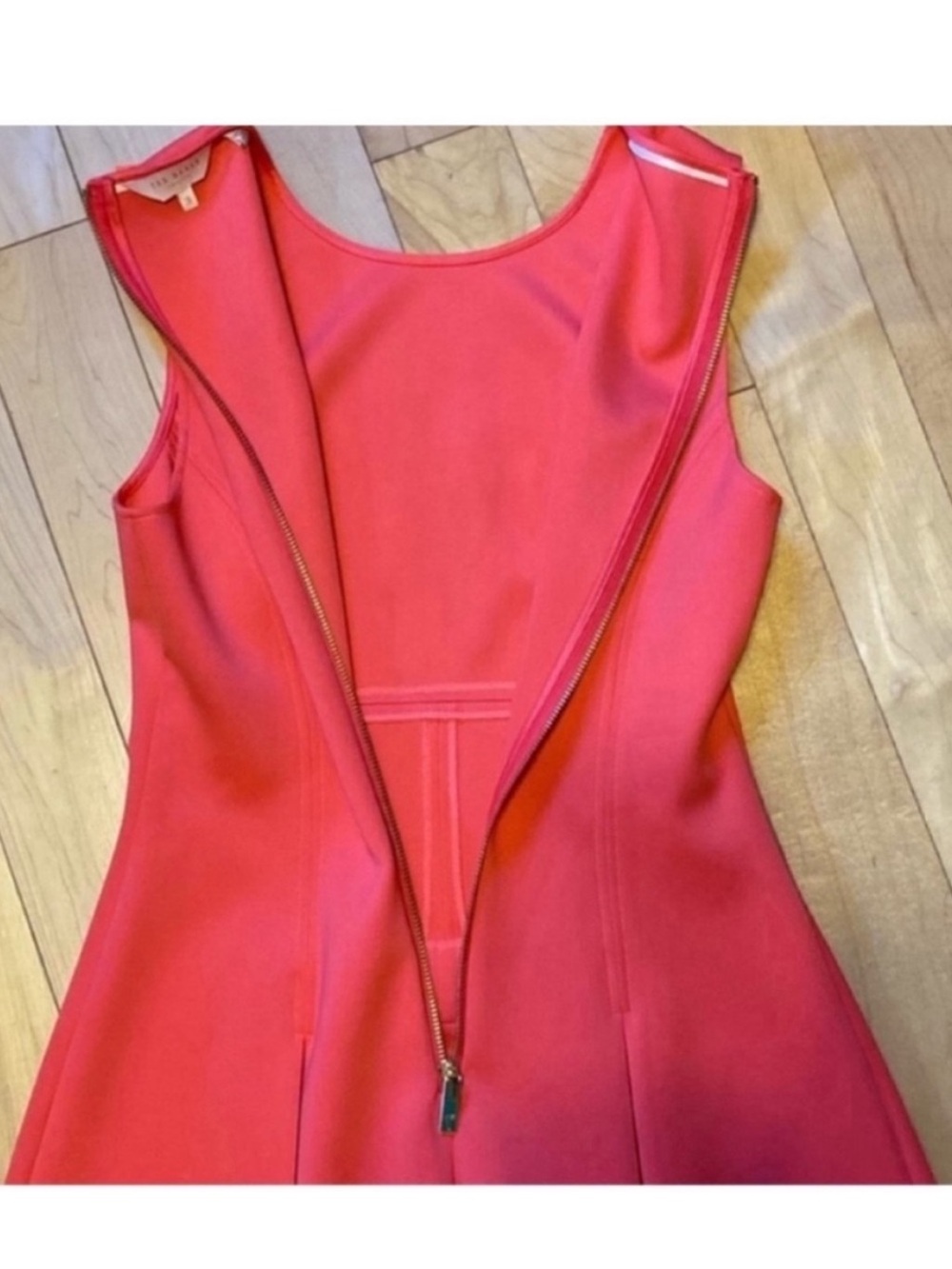 Ted Baker Coral sleeveless skater style dress exposed back gold zipper size 8-10 - Picture 12 of 13